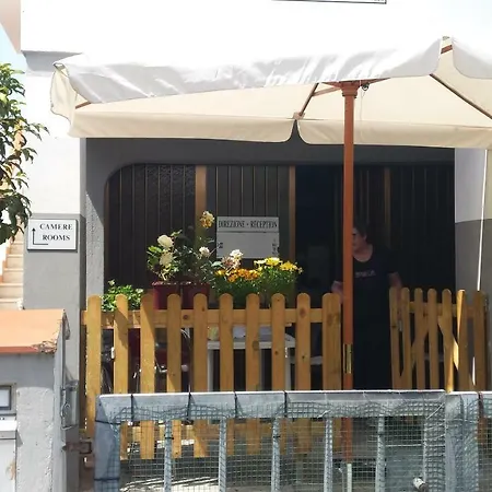 Affittacamere Da Laura Pensión Torre del Lago Puccini