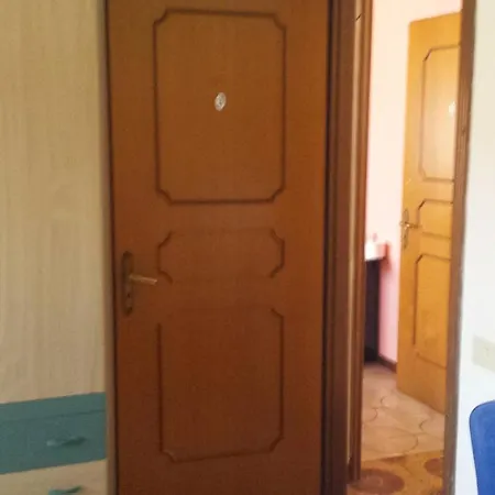 Affittacamere Da Laura توري ديل لاغو بوتشيني